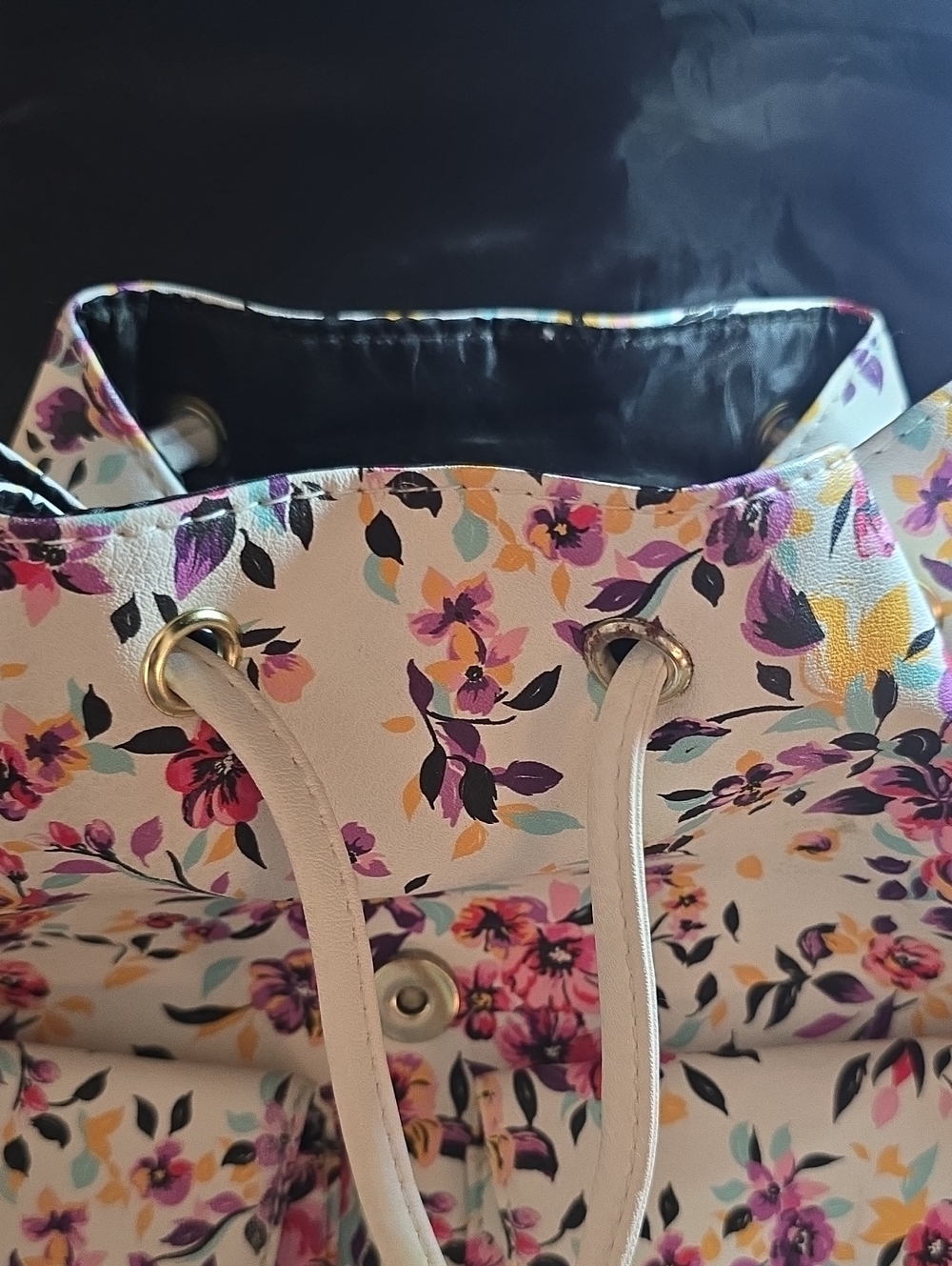 Large Floral Backpack - Picture 4 of 8